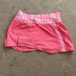 lulu lemon size 4 skirt